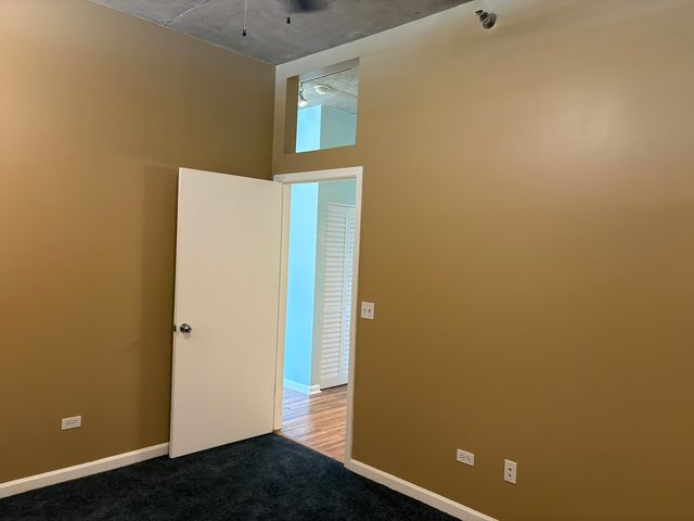 1122 W Catalpa Avenue 902, Chicago, IL 60640