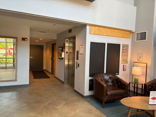 1122 W Catalpa Avenue 902, Chicago, IL 60640