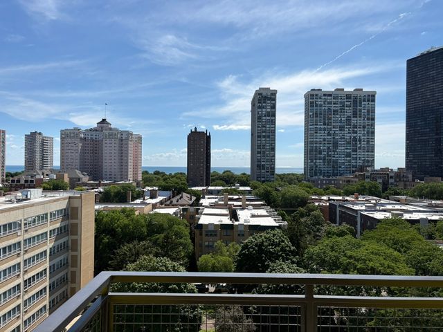 1122 W Catalpa Avenue 902, Chicago, IL 60640