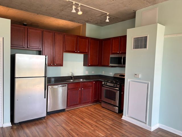 1122 W Catalpa Avenue 902, Chicago, IL 60640