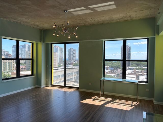 1122 W Catalpa Avenue 902, Chicago, IL 60640