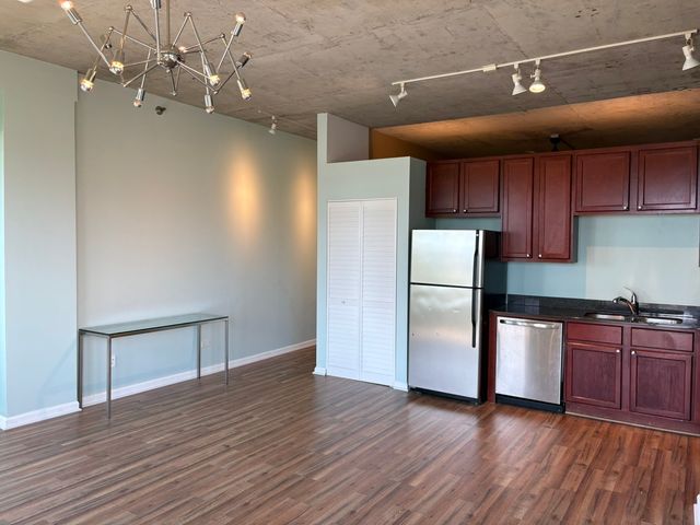 1122 W Catalpa Avenue 902, Chicago, IL 60640