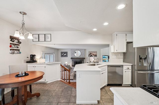 301 Portsmouth Ave, Vacaville, CA 95687