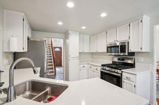 301 Portsmouth Ave, Vacaville, CA 95687