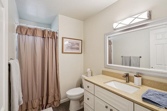 301 Portsmouth Ave, Vacaville, CA 95687