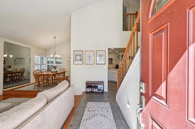 301 Portsmouth Ave, Vacaville, CA 95687