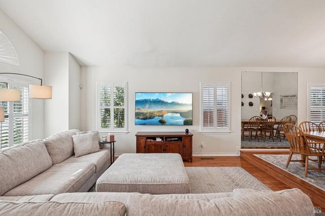 301 Portsmouth Ave, Vacaville, CA 95687