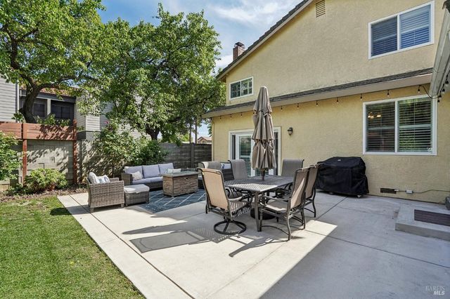 301 Portsmouth Ave, Vacaville, CA 95687