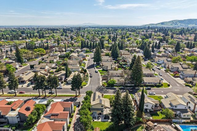 301 Portsmouth Ave, Vacaville, CA 95687