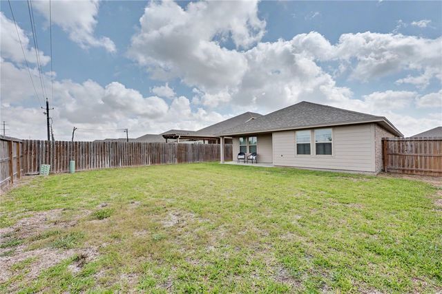 8113 Cattlemen Dr, Corpus Christi, TX 78414