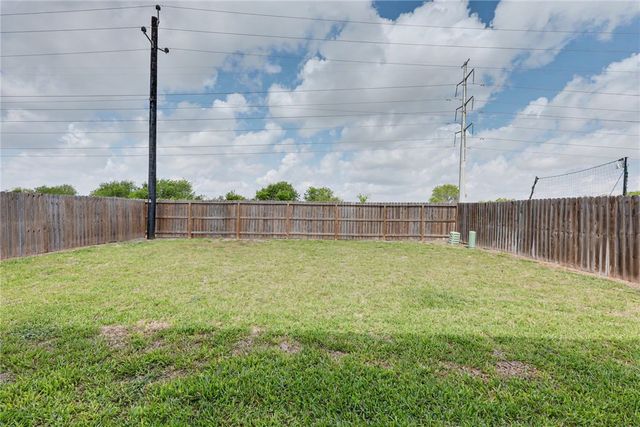 8113 Cattlemen Dr, Corpus Christi, TX 78414