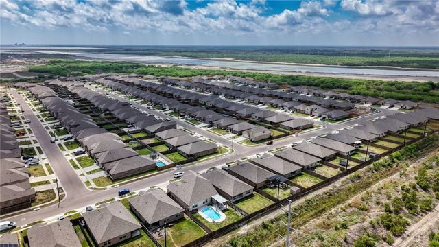 8113 Cattlemen Dr, Corpus Christi, TX 78414