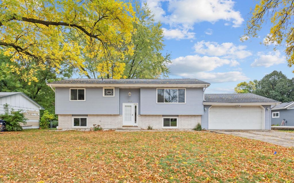 20420 Hughes Avenue W, Lakeville, MN 55044