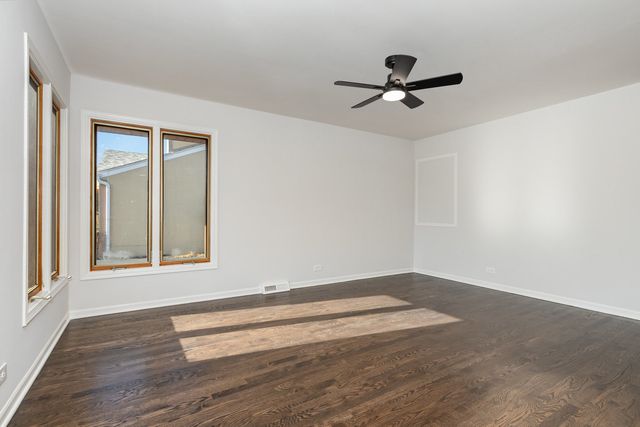 7726 W 80th Place, Bridgeview, IL 60455