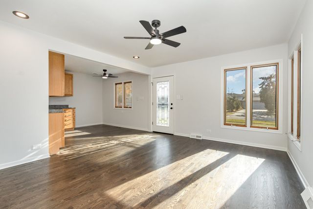 7726 W 80th Place, Bridgeview, IL 60455