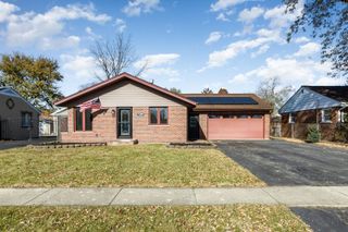 7726 W 80th Place, Bridgeview, IL 60455