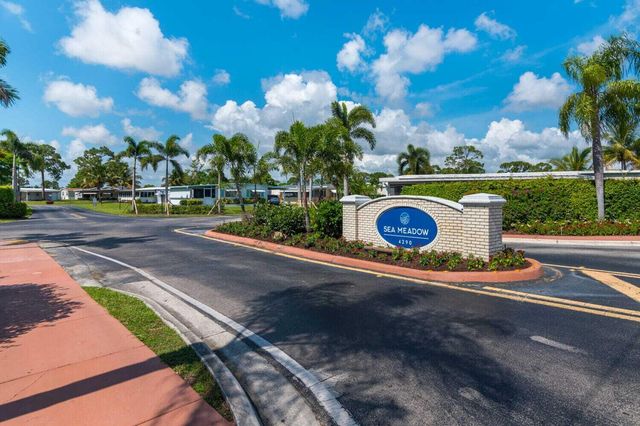 8886 Princess Donna Court, E-31, Boynton Beach, FL 33436