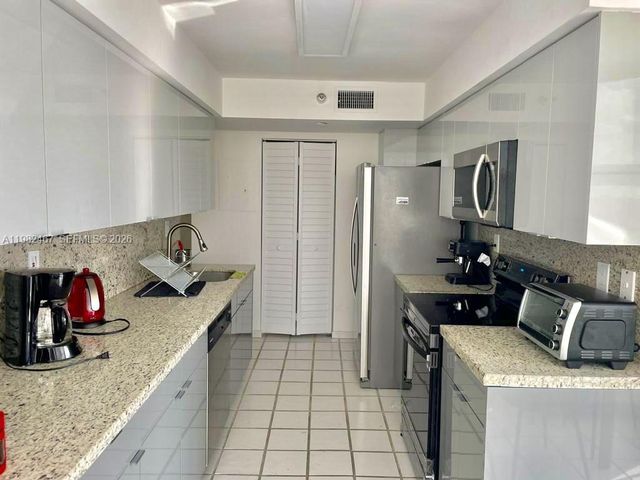 3500 Mystic Pointe Dr 3103, Aventura, FL 33180