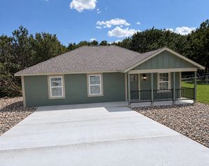 1021 Comanche Cove Drive, Granbury, TX 76048