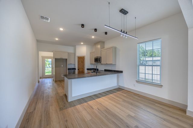 816 Glen Garden, Fort Worth, TX 76104