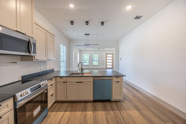 816 Glen Garden, Fort Worth, TX 76104