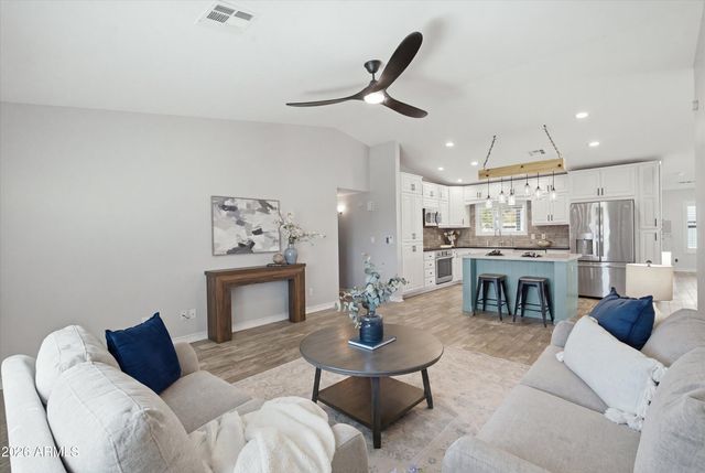 5130 E BANNOCK Street, Phoenix, AZ 85044