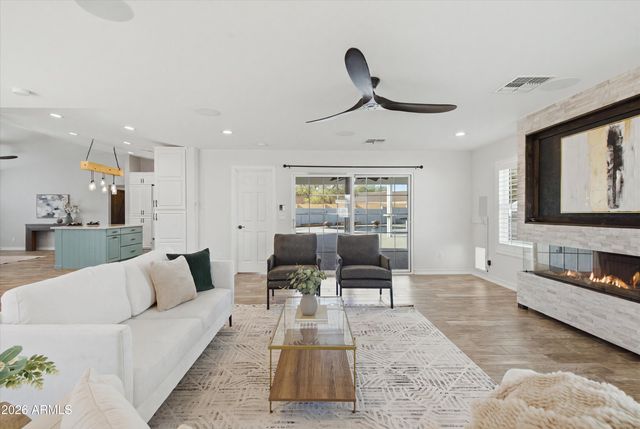 5130 E BANNOCK Street, Phoenix, AZ 85044