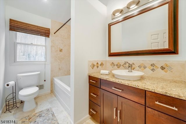 67 Frog Hollow Rd, Tewksbury Twp., NJ 07830