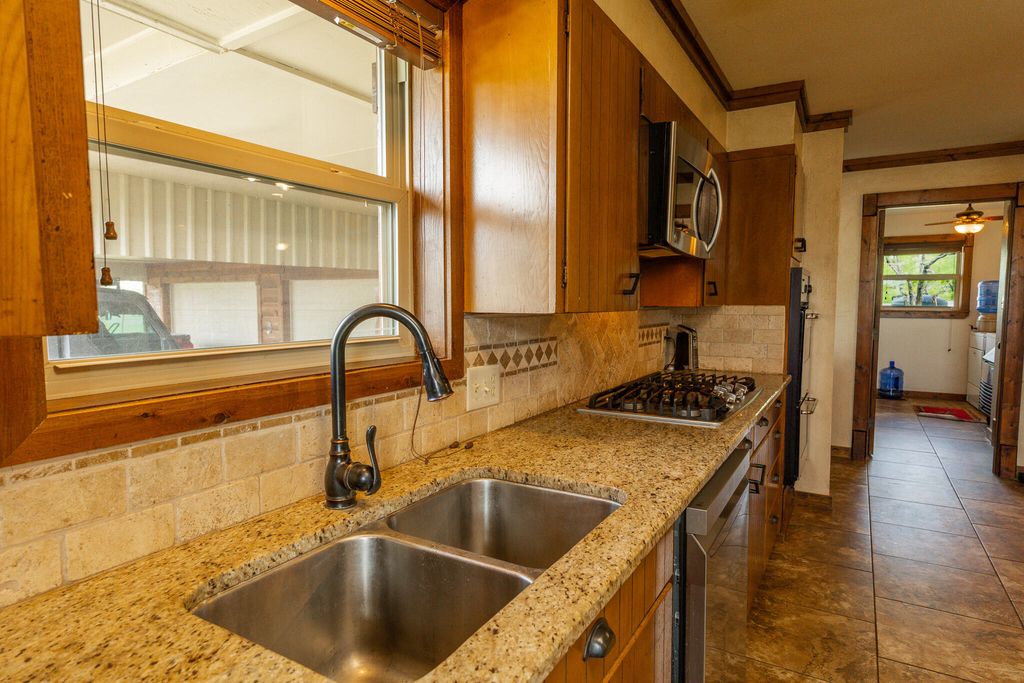 Image 12 of property listing at 817 County Road 130, Ballinger, TX 76821