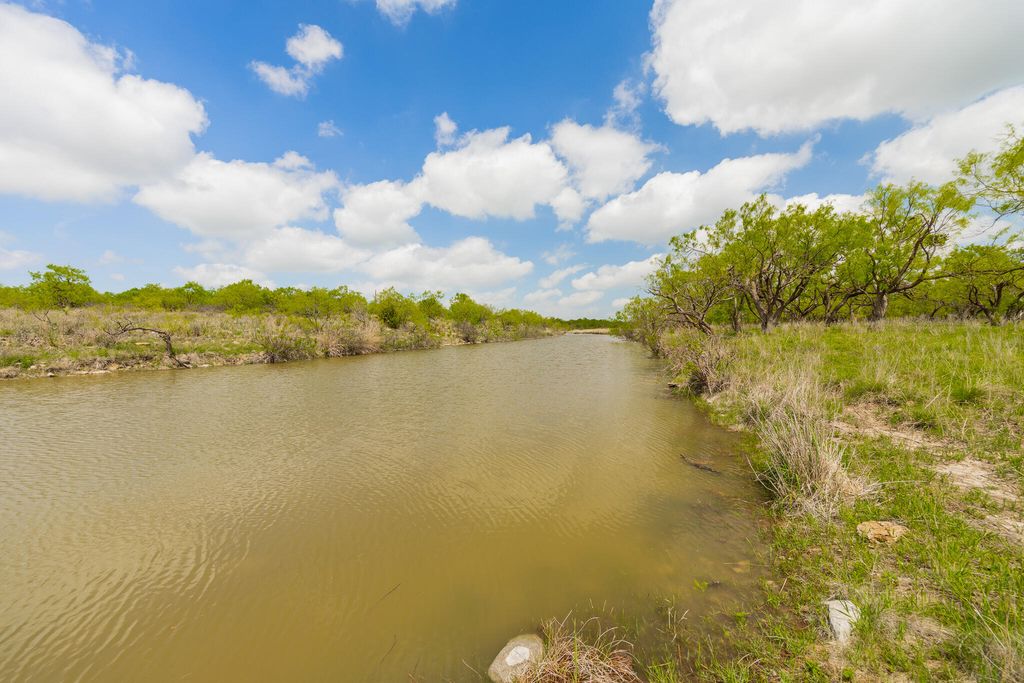 Image 4 of property listing at 817 County Road 130, Ballinger, TX 76821