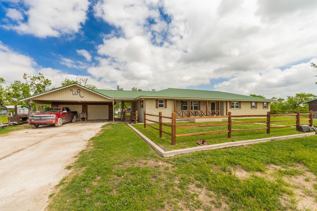 Image 6 of property listing at 817 County Road 130, Ballinger, TX 76821