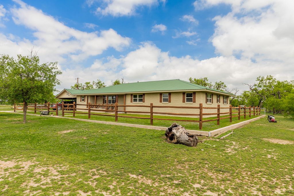 Image 8 of property listing at 817 County Road 130, Ballinger, TX 76821