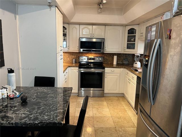 520 Brickell Key Dr A610, Miami, FL 33131