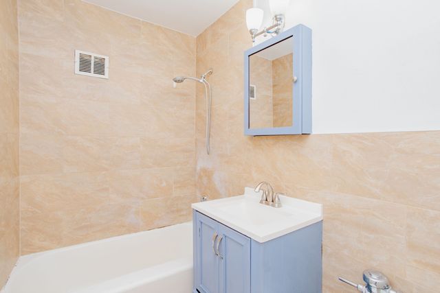 4980 N Marine Drive 1431, Chicago, IL 60640