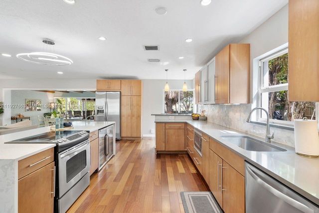 2837 NE 17th Ave, Wilton Manors, FL 33334