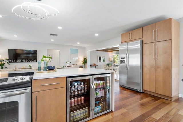 2837 NE 17th Ave, Wilton Manors, FL 33334