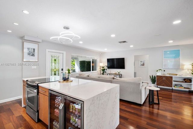 2837 NE 17th Ave, Wilton Manors, FL 33334