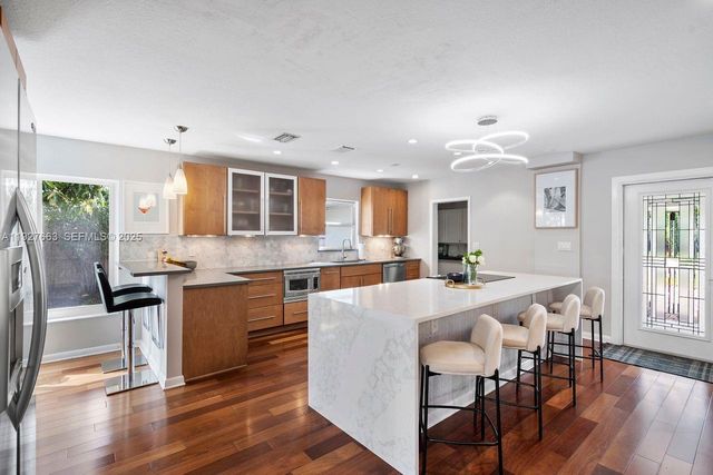 2837 NE 17th Ave, Wilton Manors, FL 33334