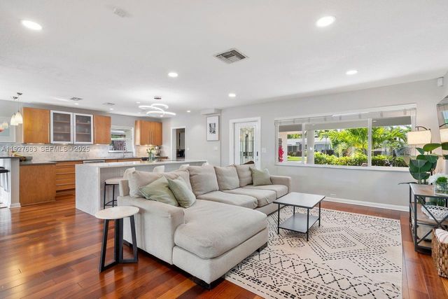 2837 NE 17th Ave, Wilton Manors, FL 33334