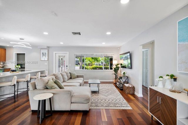 2837 NE 17th Ave, Wilton Manors, FL 33334