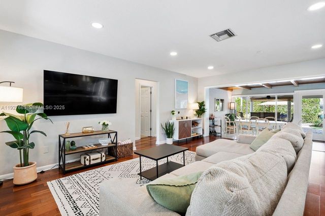 2837 NE 17th Ave, Wilton Manors, FL 33334