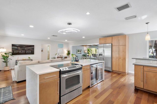 2837 NE 17th Ave, Wilton Manors, FL 33334