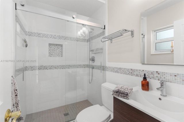 2837 NE 17th Ave, Wilton Manors, FL 33334