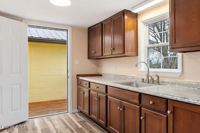 118 ED PHIFER ROAD Rd, Quebeck, TN 37579