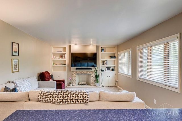 5558 Foxrun Court, Cincinnati, OH 45239