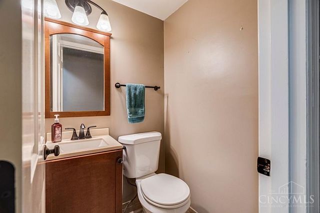 5558 Foxrun Court, Cincinnati, OH 45239