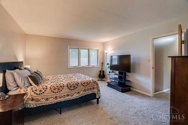 5558 Foxrun Court, Cincinnati, OH 45239