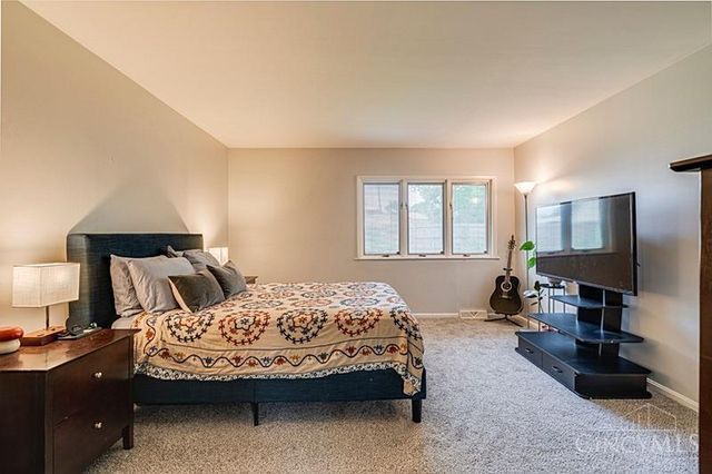 5558 Foxrun Court, Cincinnati, OH 45239