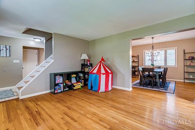 5558 Foxrun Court, Cincinnati, OH 45239