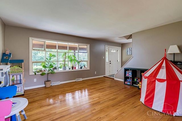 5558 Foxrun Court, Cincinnati, OH 45239